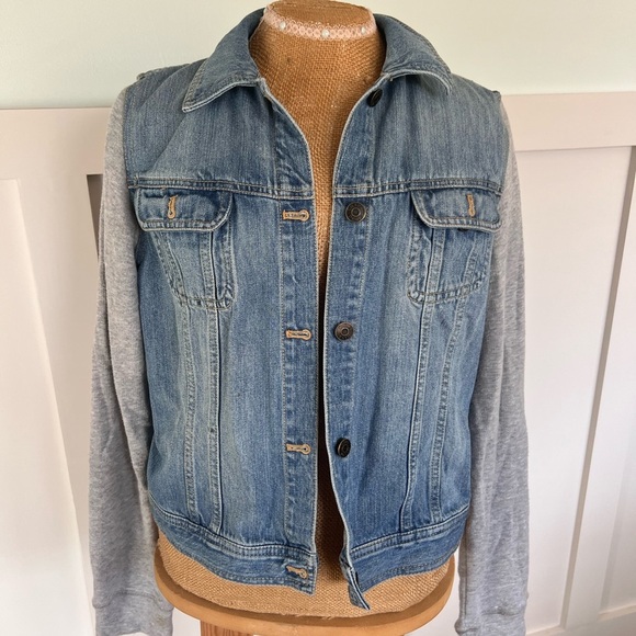 Chaps women’s fitted Denim jacket and gray sweatshirt sleeves size large - Picture 3 of 8